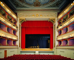 Teatro comunale "Giuseppe Borgatti"